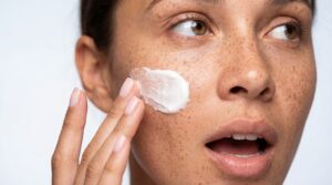 年齢肌の保湿はどこまで必要か？