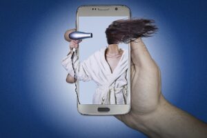 ドライヤーの温度で髪の老化を防ぐための正しい使い方は？