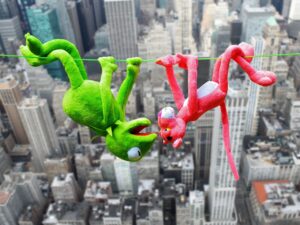 口角が下がる原因は表情筋の衰え、どうするべき？