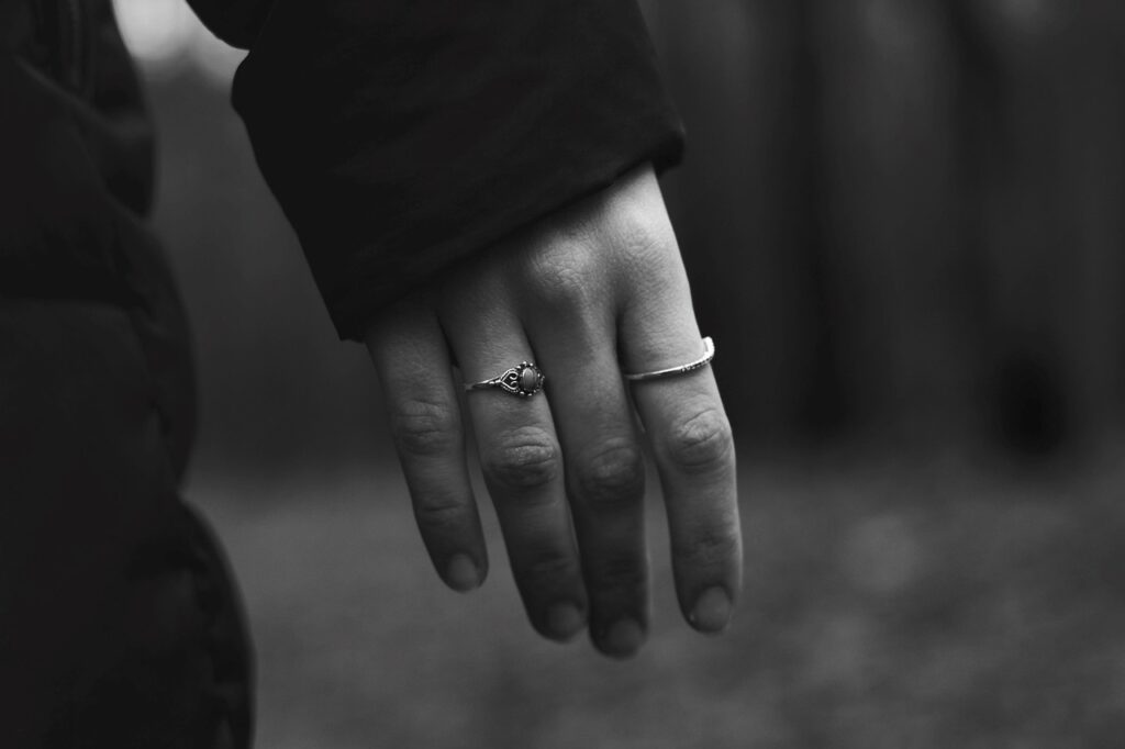40代の手の甲が老けて見える時の対策は？